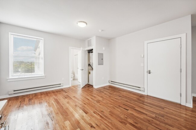 Building Photo - 4300 Chestnut St