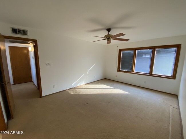 Building Photo - 821 E Redondo Dr