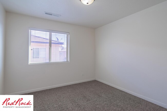 Building Photo - DOG-FRIENDLY 3 Bedroom Townhome with INTER...