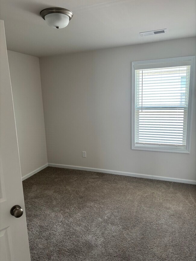 Building Photo - 28 Harvest Moon Dr