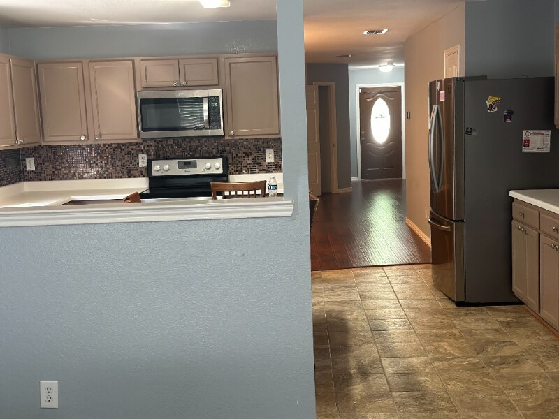 Building Photo - 8124 Stowe Springs Ln