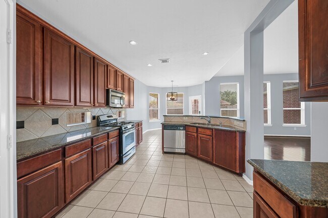 Building Photo - 12 Palomar Dr