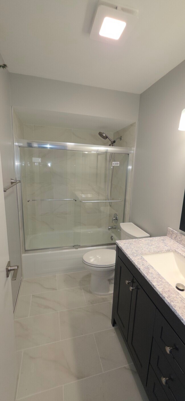 Building Photo - 4130 Cove Ln