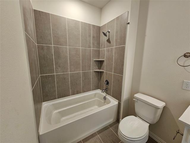 Building Photo - 2800 Jacaranda Dr