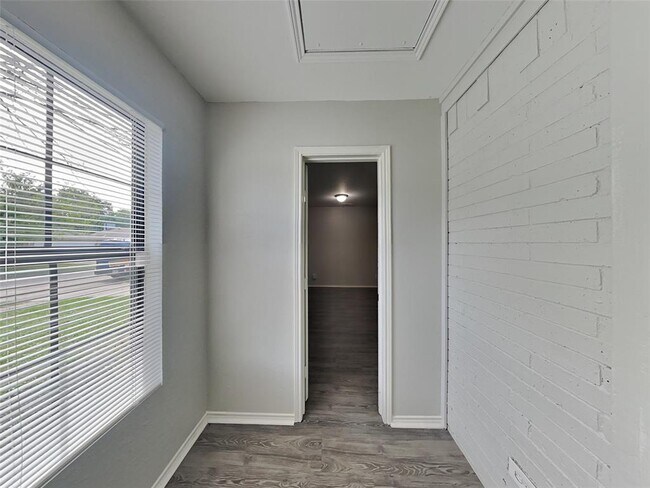 Building Photo - 1201 Hilburn Ct