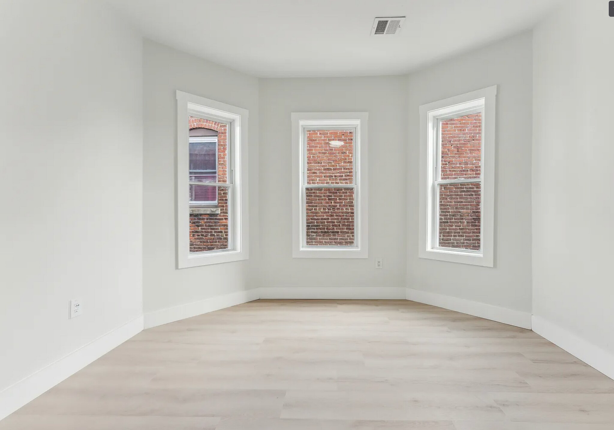 Building Photo - 47 Brackett St
