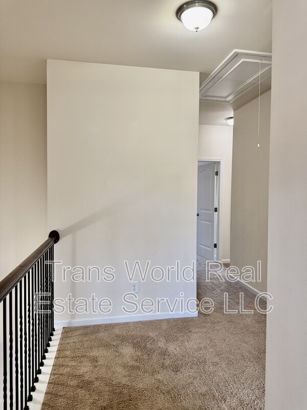 Building Photo - 257 Centerview Wy