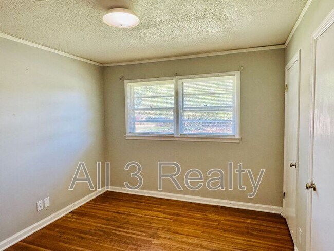 Building Photo - 664 Joryne Dr