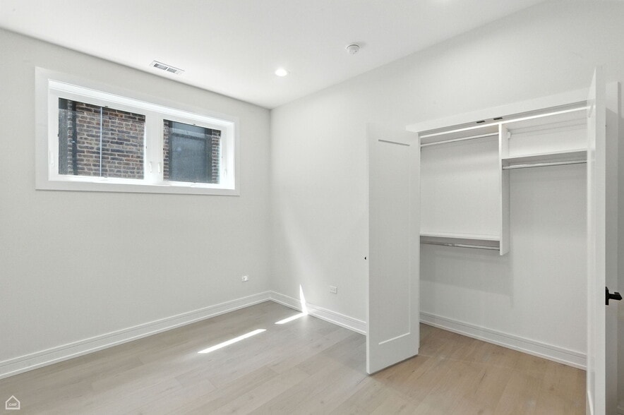 Building Photo - 4623 S Michigan Ave