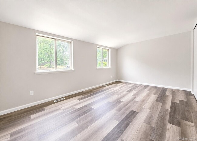 Building Photo - 136 Hill Crescent