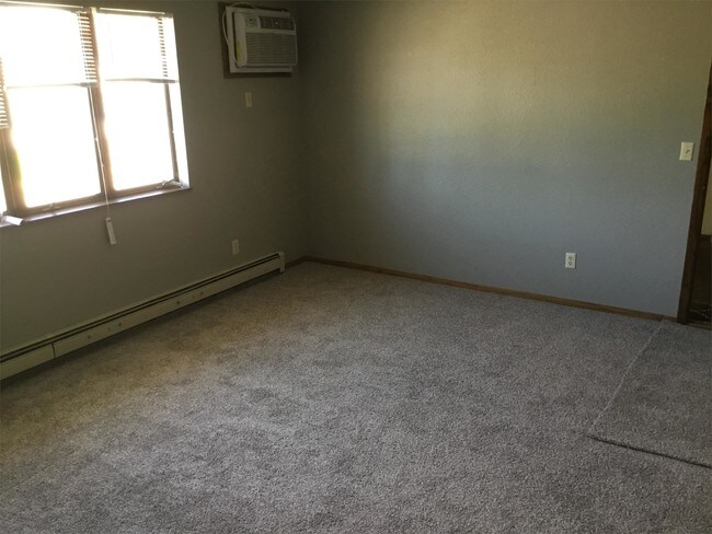 Building Photo - 1105 E Bowen Ave