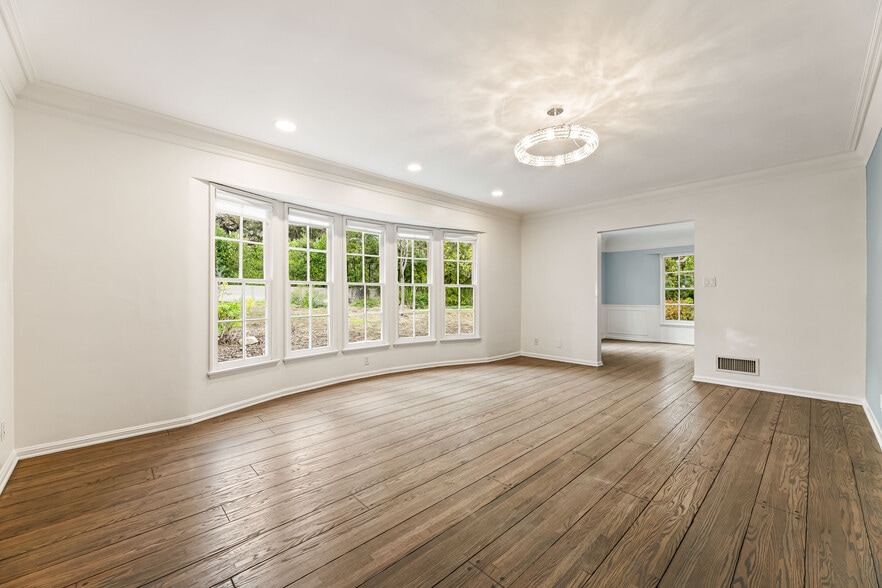 Building Photo - 2450 Hermosita Dr