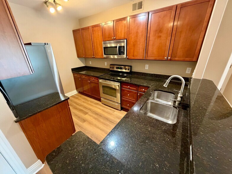 Building Photo - 9039 E Panorama Cir
