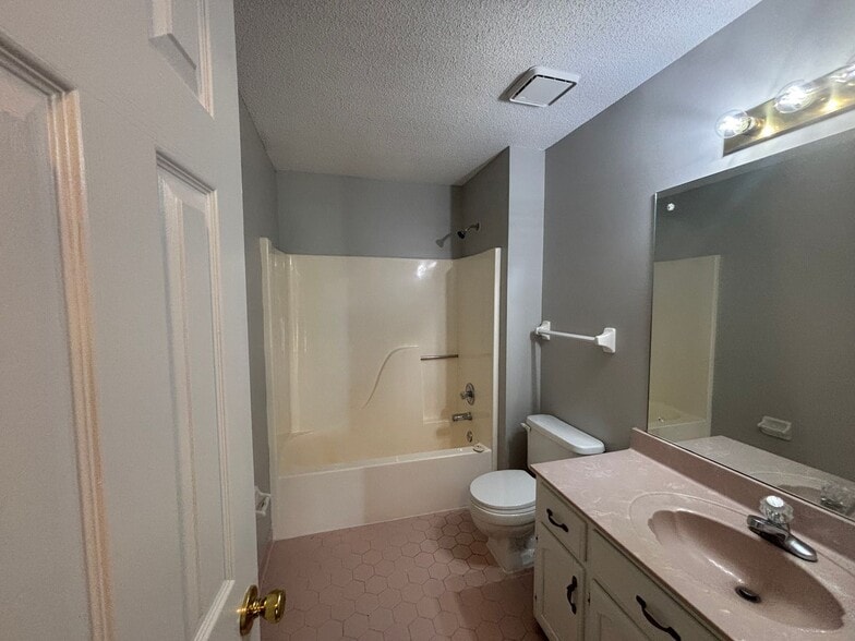 Building Photo - 3015 Milkyway Dr