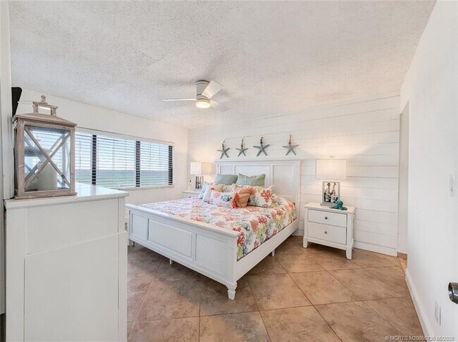 Building Photo - 10102 S Ocean Dr