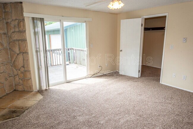 Building Photo - 9620 Maple Ave SW