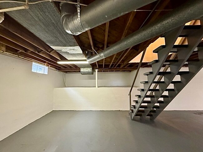 Building Photo - 2012 E 21st St