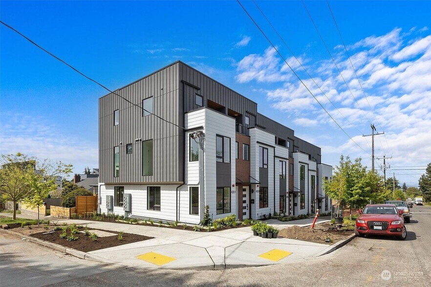 Building Photo - 4205 SW Raymond St