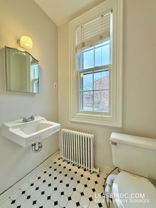 Building Photo - 1507 Vermont Ave NW