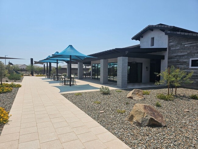 Building Photo - Beautiful new build w mountain views