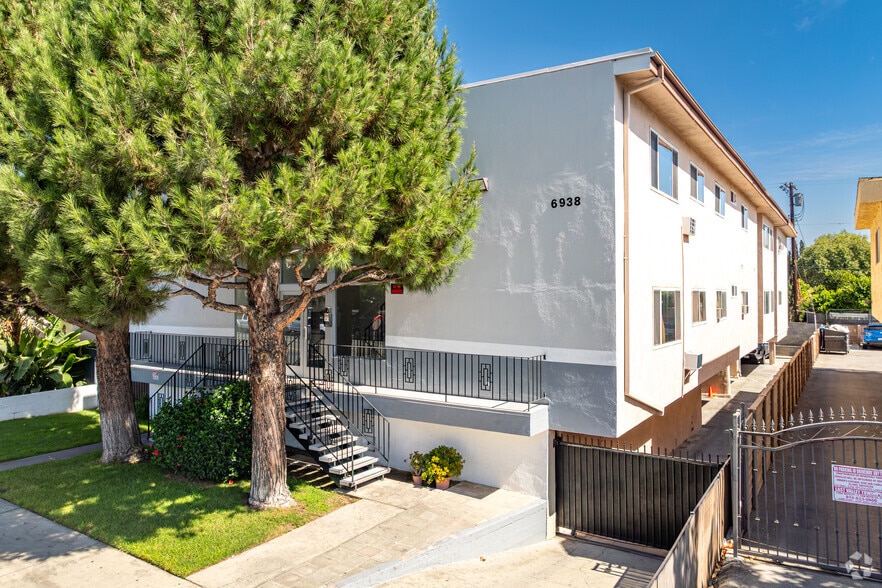 Primary Photo - BEAUTIFUL REMODELED 1 AND 2 BEDROOM UNITS ...