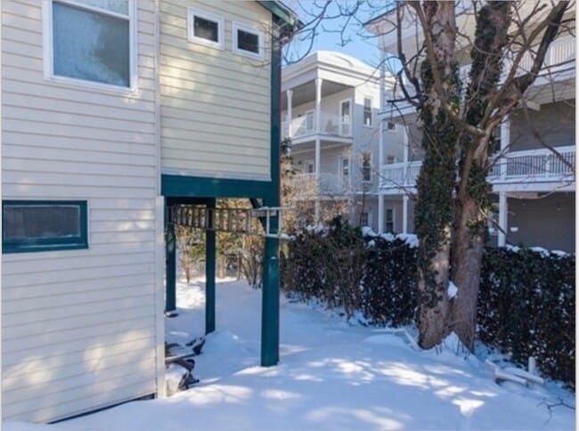 Building Photo - 260 Brookline St