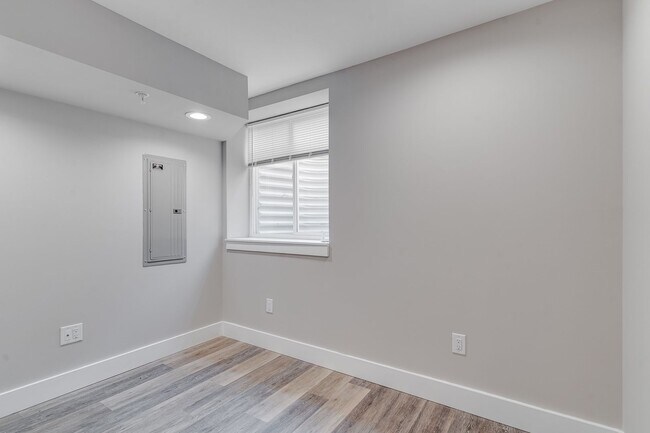 Building Photo - Brand New Luxury Home Brewerytown