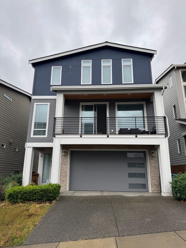 Primary Photo - Warm, Welcoming 5BR Home Near Alderwood Mall