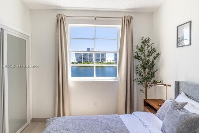 Building Photo - 3255 NE 184th St