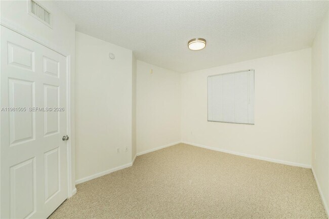 Building Photo - 17145 N Bay Rd