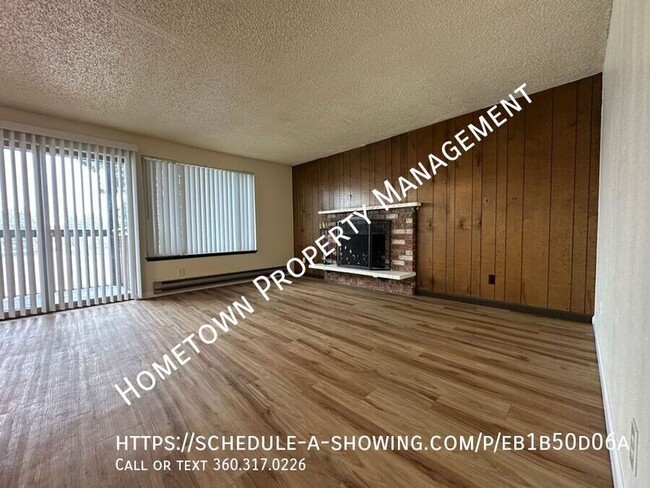 Building Photo - Updated 2 Bedroom Apartment with View of P...