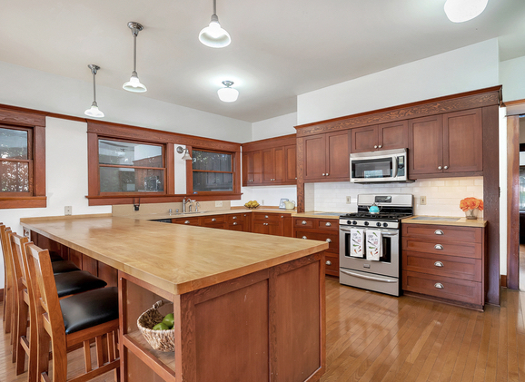 large kitchen with island - 2945 Raymond Ave