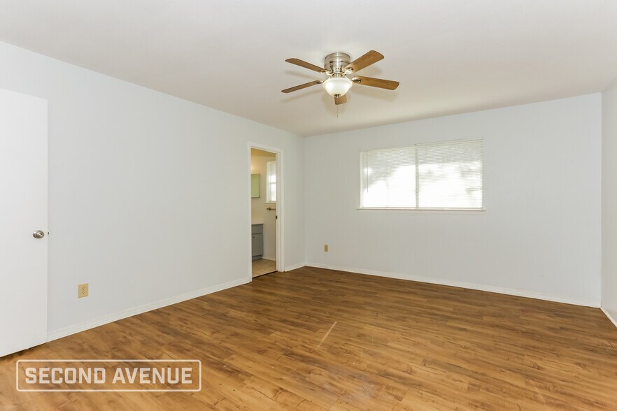 Building Photo - 509 Southlake Dr