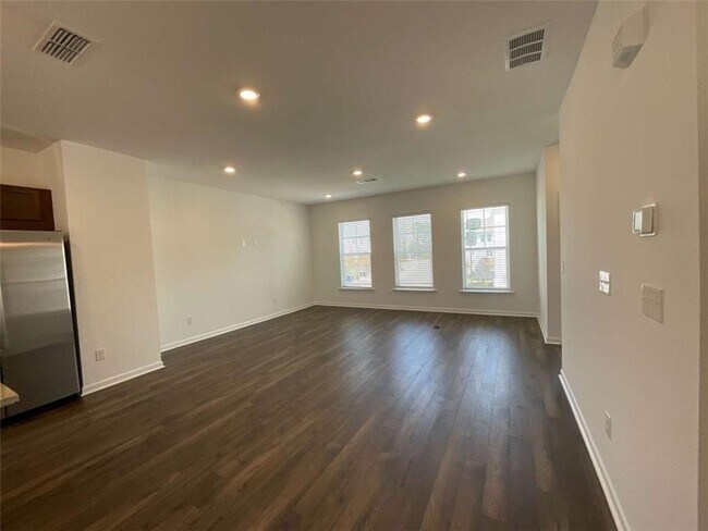 Building Photo - 5716 Schelton Pl