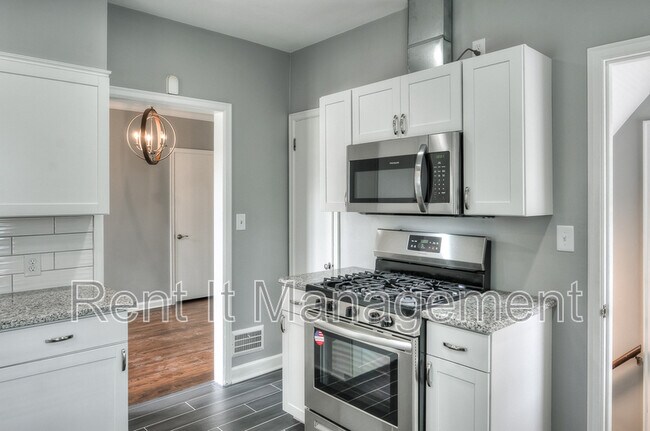Building Photo - 6029 Poppleton Ave