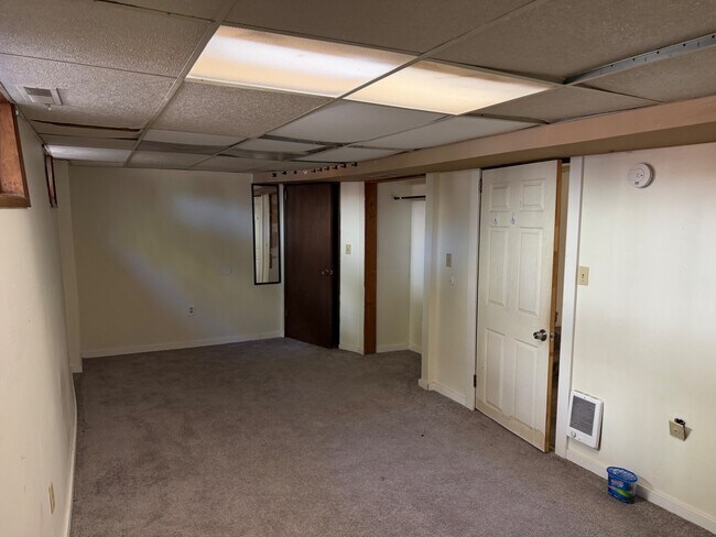 Building Photo - 2015 NW Van Buren Ave
