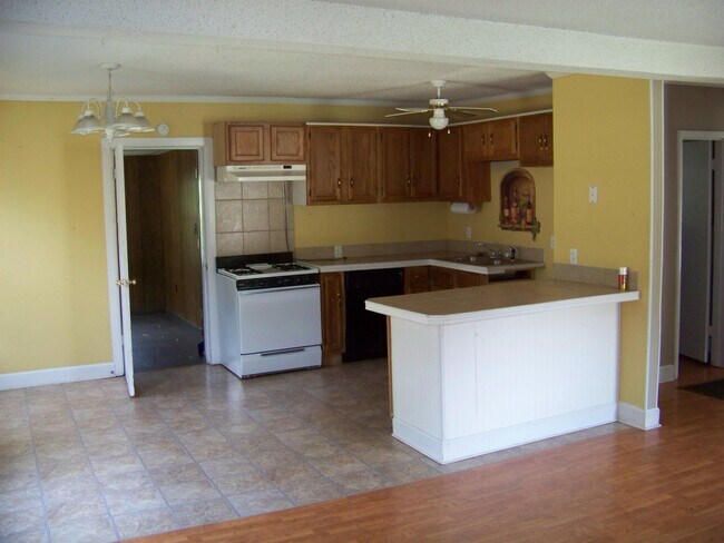 Building Photo - 28 N Broadview St