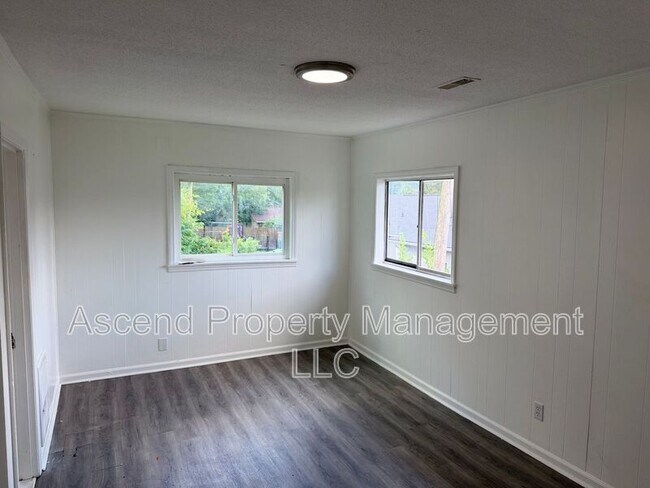 Building Photo - 508 Buckley St
