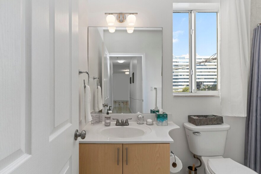 Building Photo - 2280 SW 32nd Ave