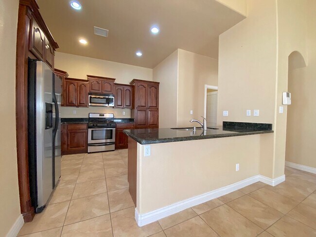 Building Photo - Sandstone Ranch Estates 3 bed with Refrig A/C
