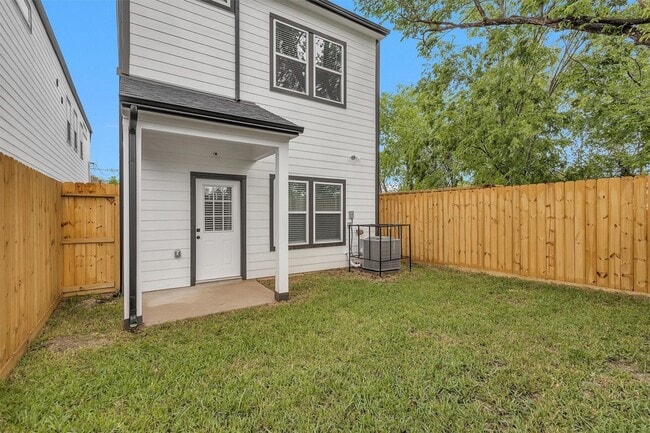 Building Photo - 6918 Dumble St