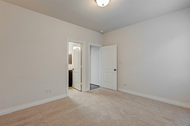 Building Photo - 4006 Misty Waters Ln