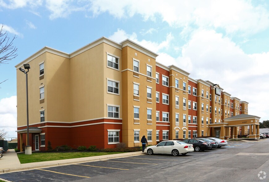 Furnished Studio Des Plaines Des Plaines, IL Apartment Finder