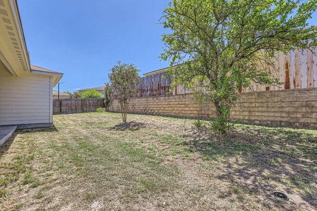 Building Photo - Large one story home on a corner lot locat...
