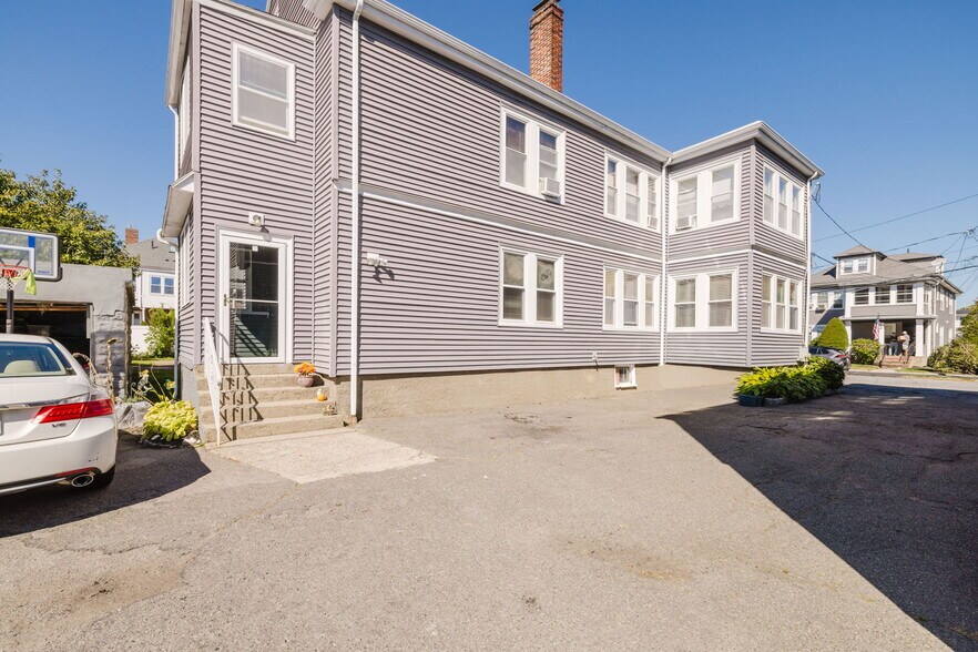 Building Photo - 13 Woodrow Ave