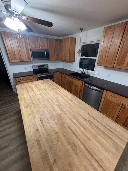 Building Photo - 2218 Saunders St