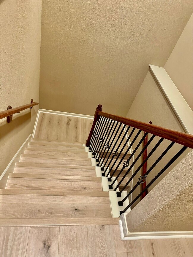 Building Photo - 1122 Glenwood Canyon Ln