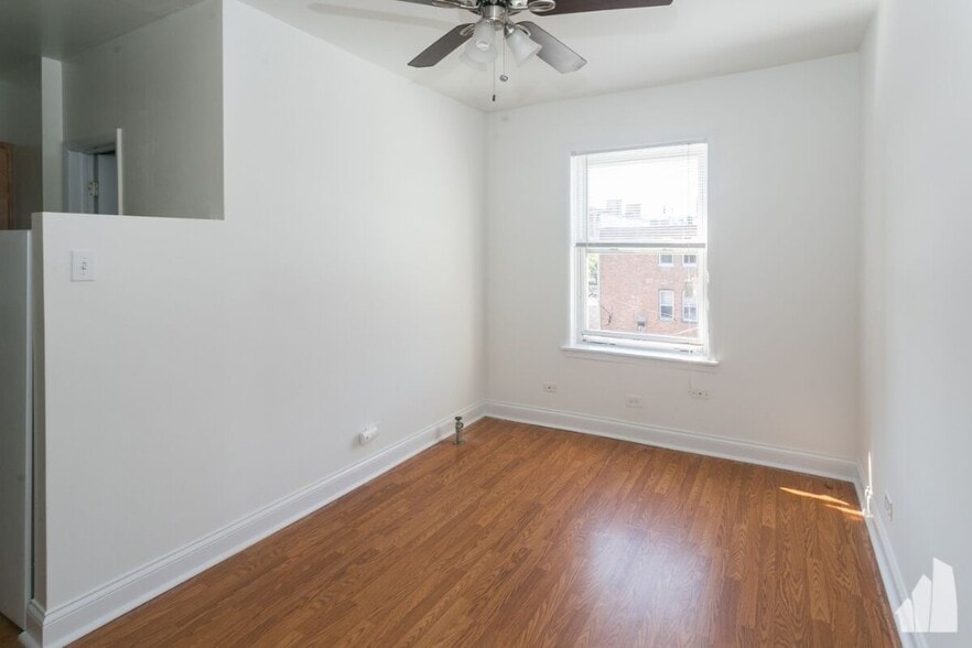 Building Photo - 4615 N Malden St