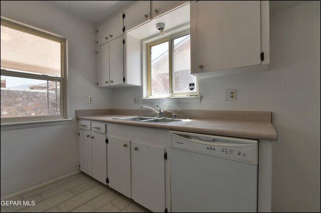 Building Photo - 6913 Pamlico Dr