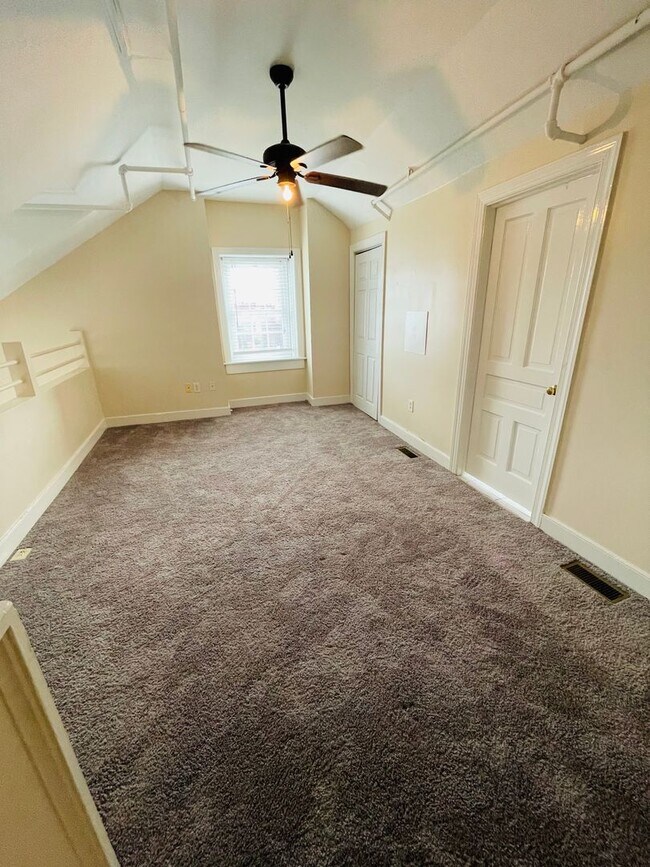 Building Photo - 1731 E Main St